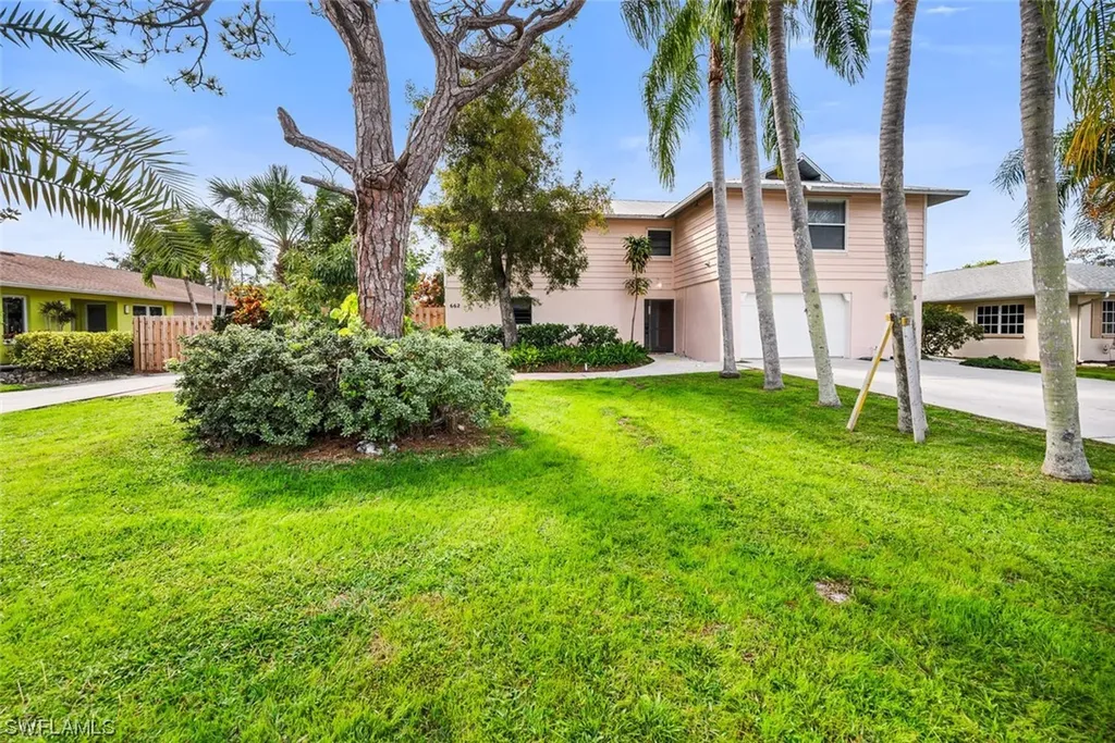 658-662 95th Avenue N Naples FL 34108
