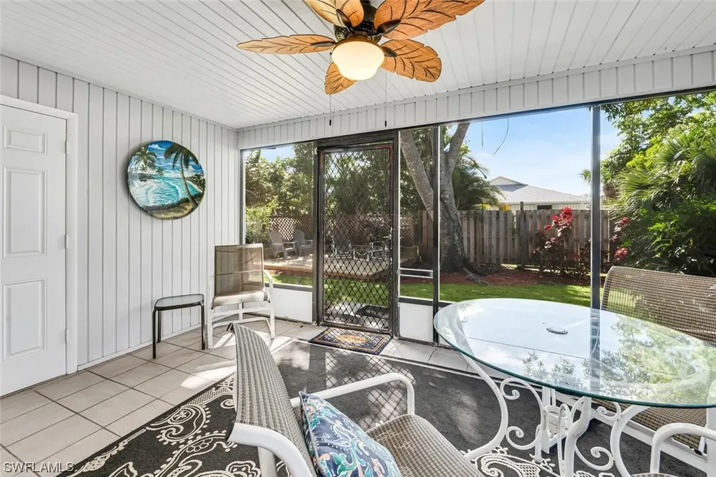 658-662 95th Avenue N Naples FL 34108