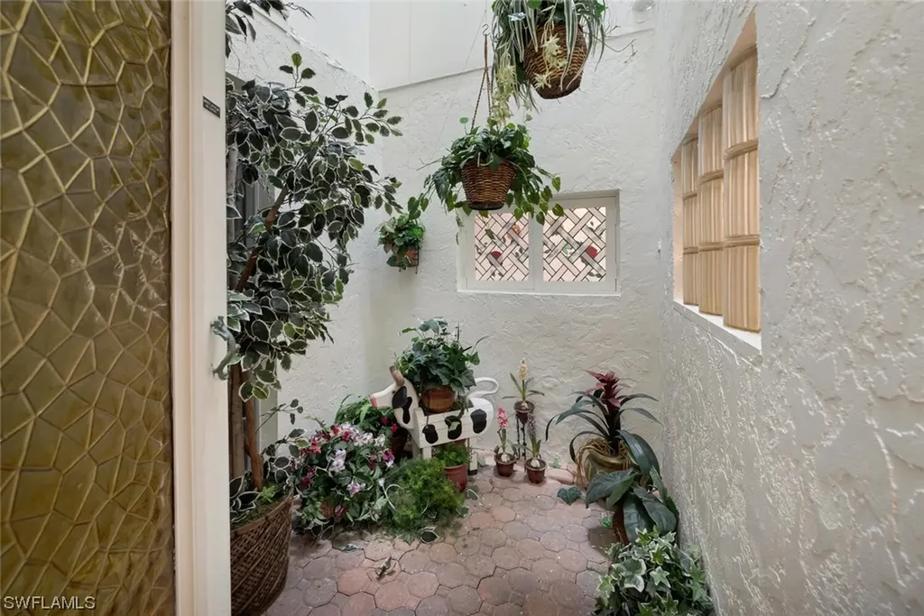 658-662 95th Avenue N Naples FL 34108