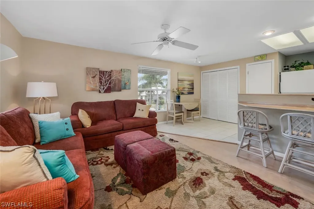 658-662 95th Avenue N Naples FL 34108