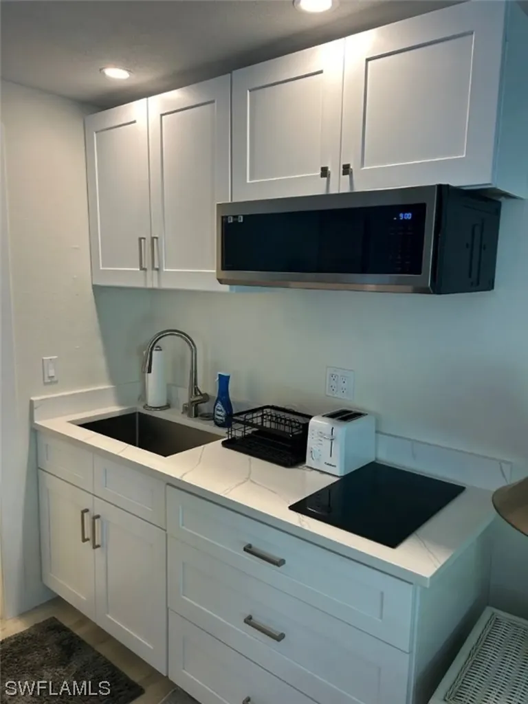 658-662 95th Avenue N Naples FL 34108
