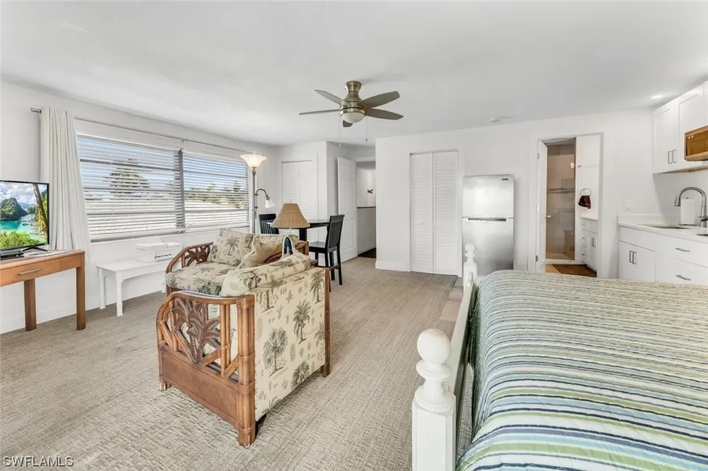 658-662 95th Avenue N Naples FL 34108