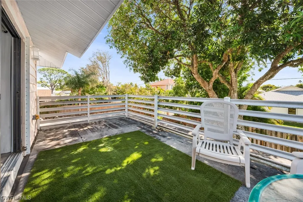 658-662 95th Avenue N Naples FL 34108