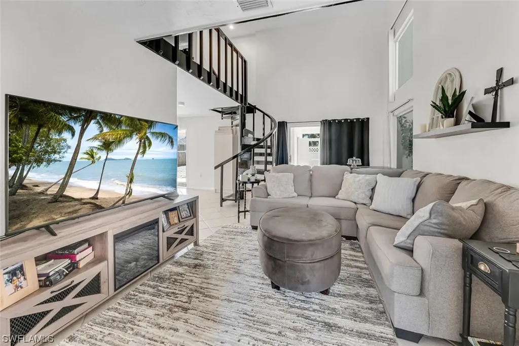 658-662 95th Avenue N Naples FL 34108