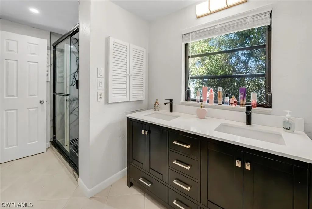 658-662 95th Avenue N Naples FL 34108