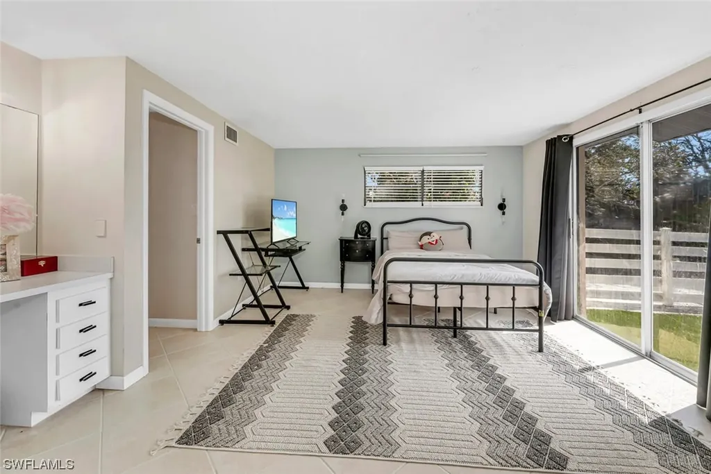 658-662 95th Avenue N Naples FL 34108