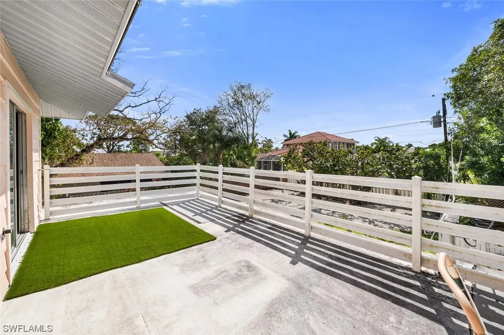658-662 95th Avenue N Naples FL 34108