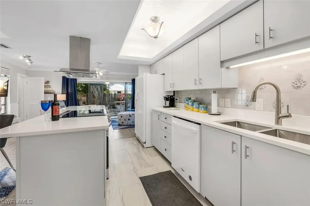 658-662 95th Avenue N Naples FL 34108
