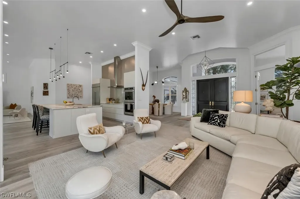 1017 Barcarmil Way Naples FL 34110