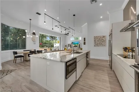 1017 Barcarmil Way Naples FL 34110