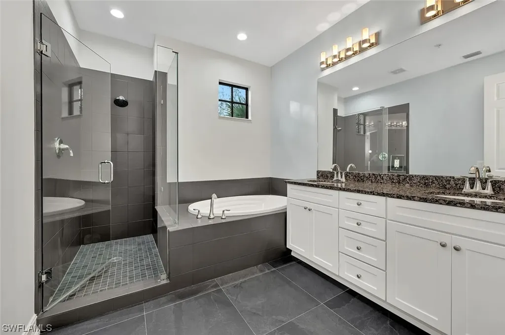 9154 Chula Vista Street Naples FL 34113