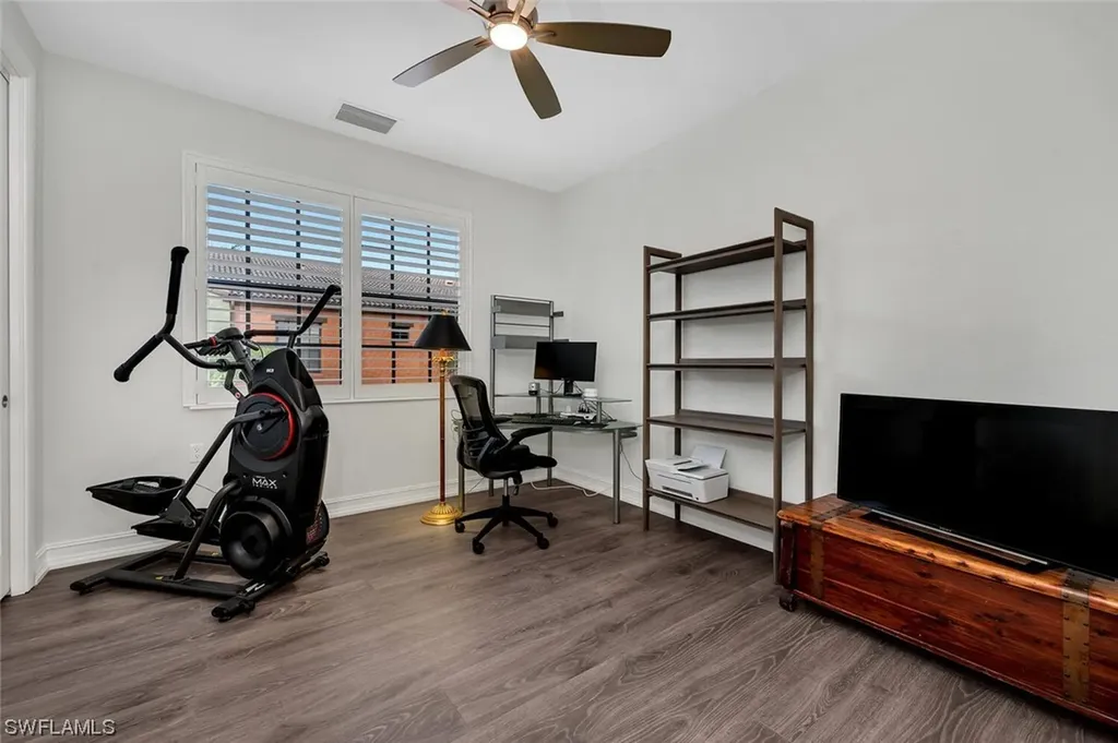 9154 Chula Vista Street Naples FL 34113