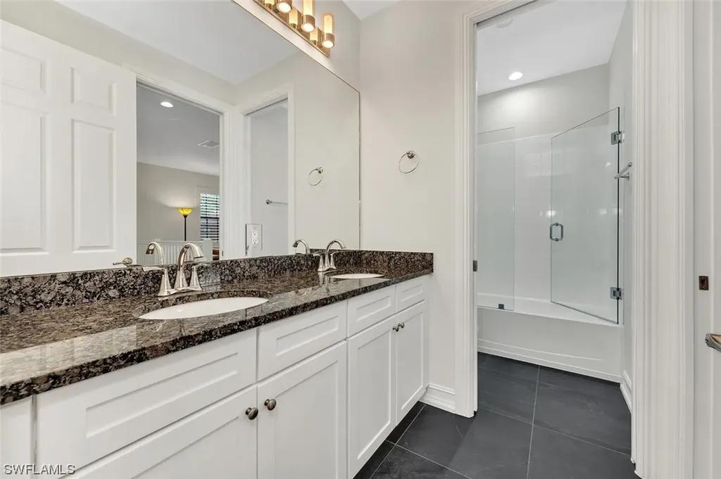 9154 Chula Vista Street Naples FL 34113