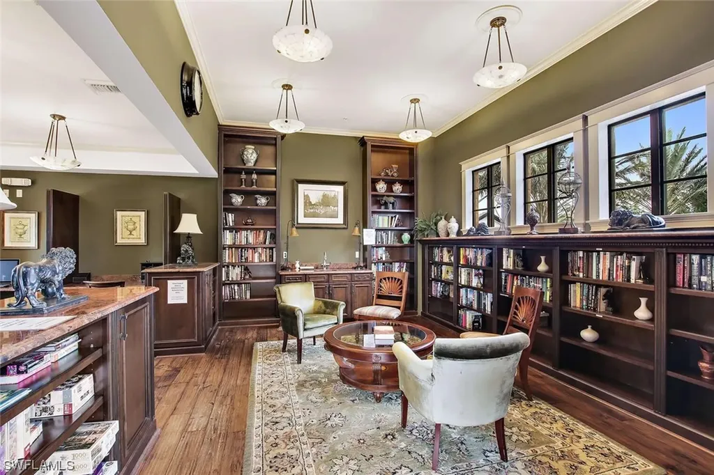 9154 Chula Vista Street Naples FL 34113