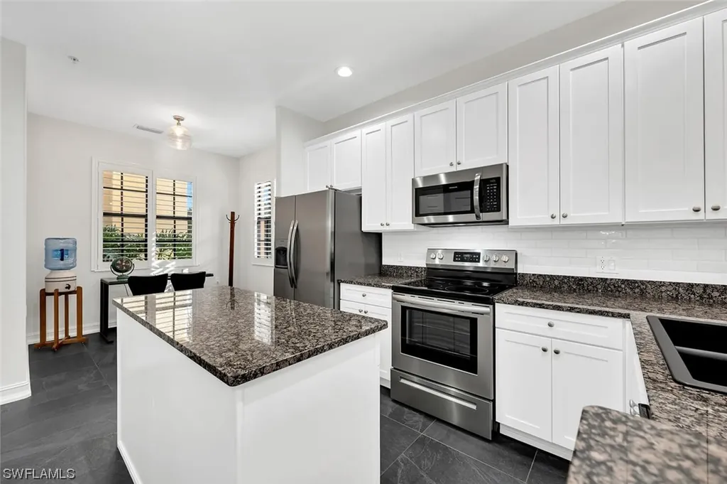9154 Chula Vista Street Naples FL 34113