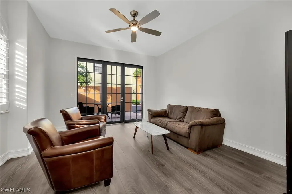 9154 Chula Vista Street Naples FL 34113