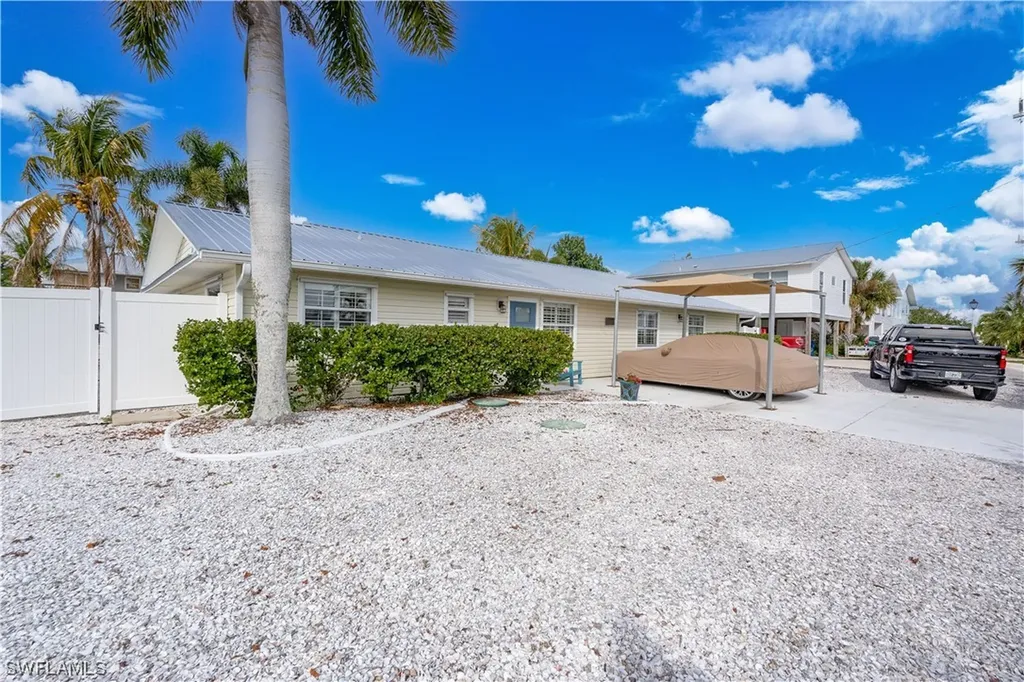 16091/093 Porto Bello Street Bokeelia FL 33922