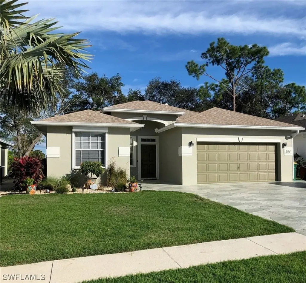 204 Stanhope Circle Naples FL 34104