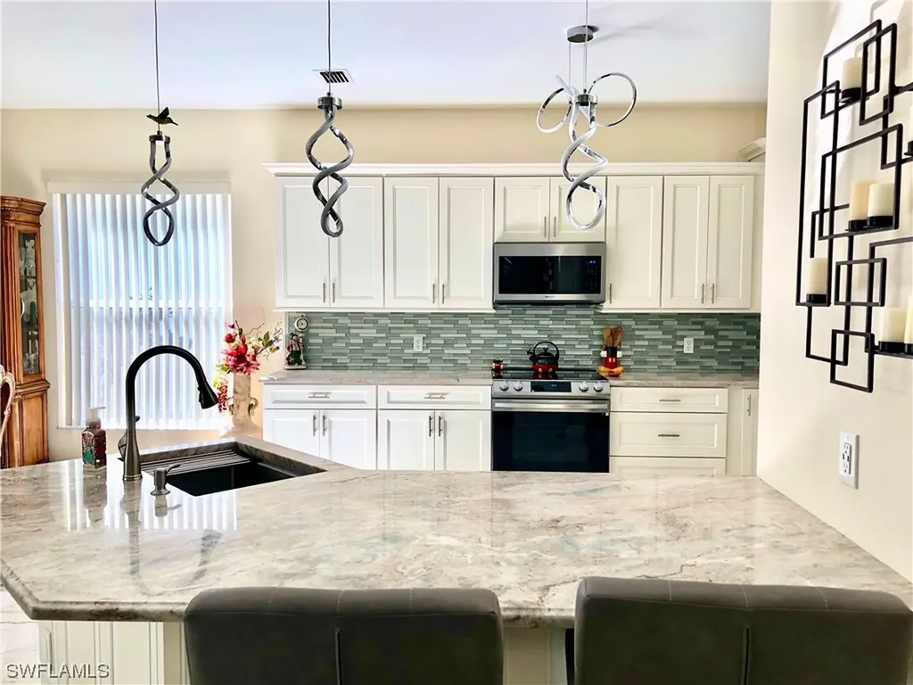 204 Stanhope Circle Naples FL 34104