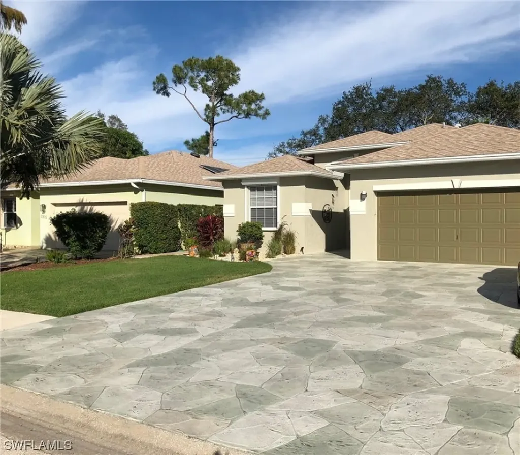 204 Stanhope Circle Naples FL 34104
