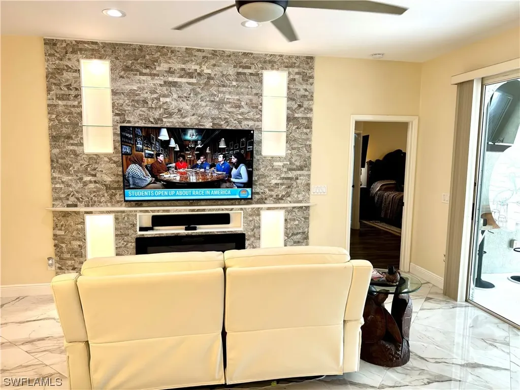 204 Stanhope Circle Naples FL 34104