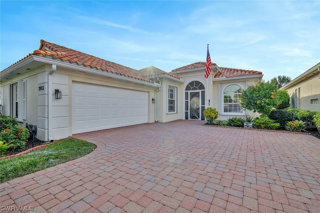 3913 Isla Ciudad Court Naples FL 34109