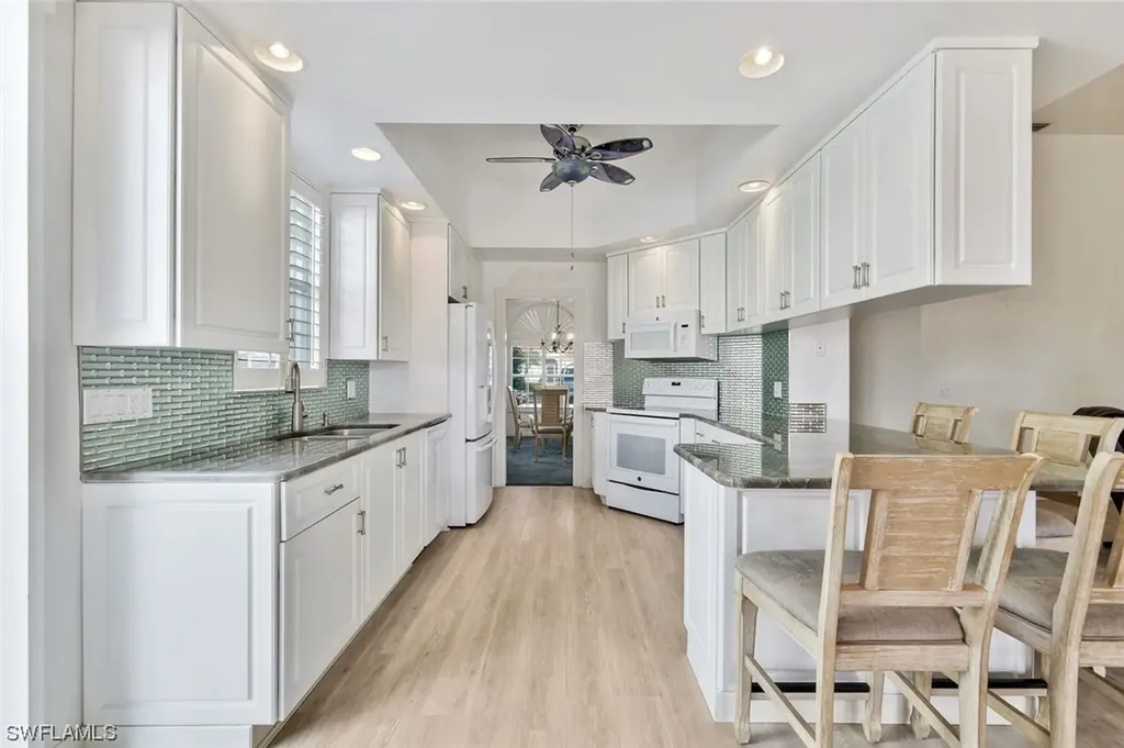 3913 Isla Ciudad Court Naples FL 34109