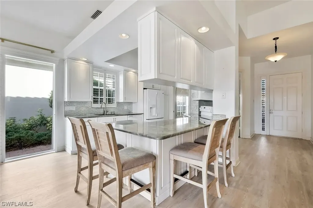 3913 Isla Ciudad Court Naples FL 34109