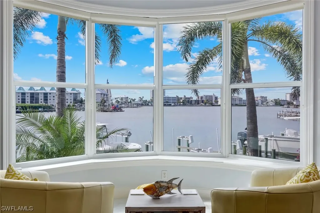 9207 Vanderbilt Drive Naples FL 34108