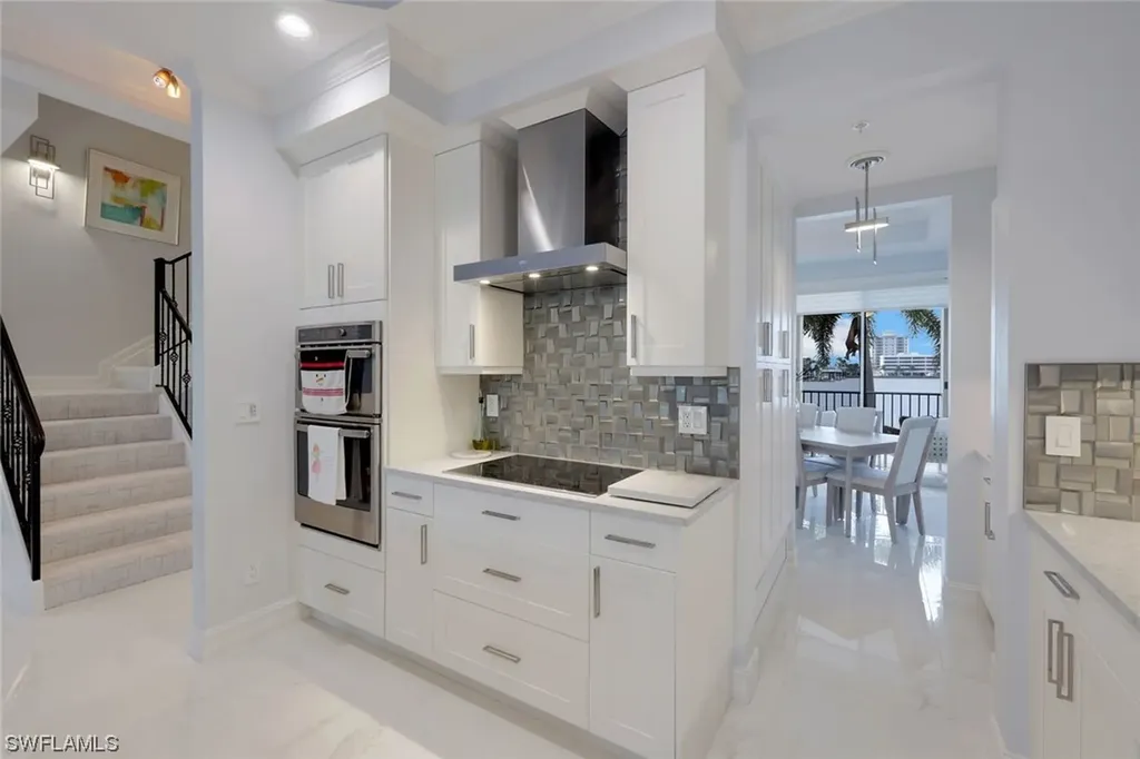 9207 Vanderbilt Drive Naples FL 34108