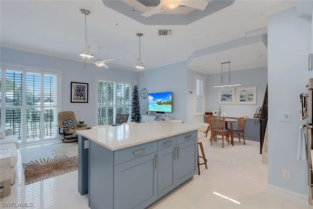 9207 Vanderbilt Drive Naples FL 34108