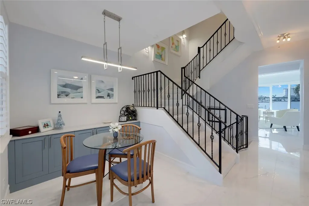 9207 Vanderbilt Drive Naples FL 34108