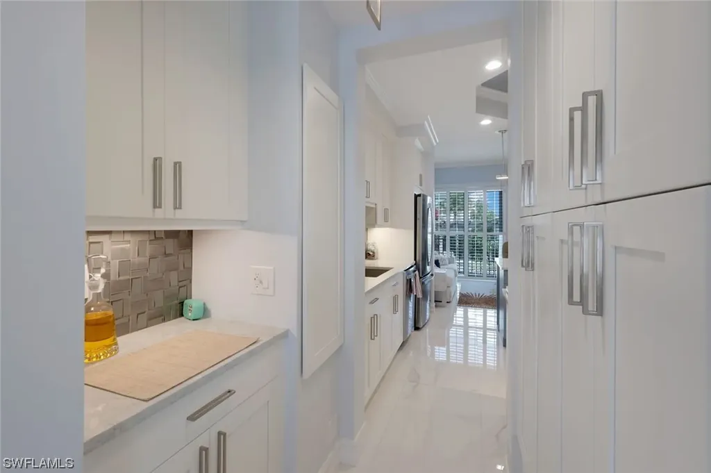 9207 Vanderbilt Drive Naples FL 34108