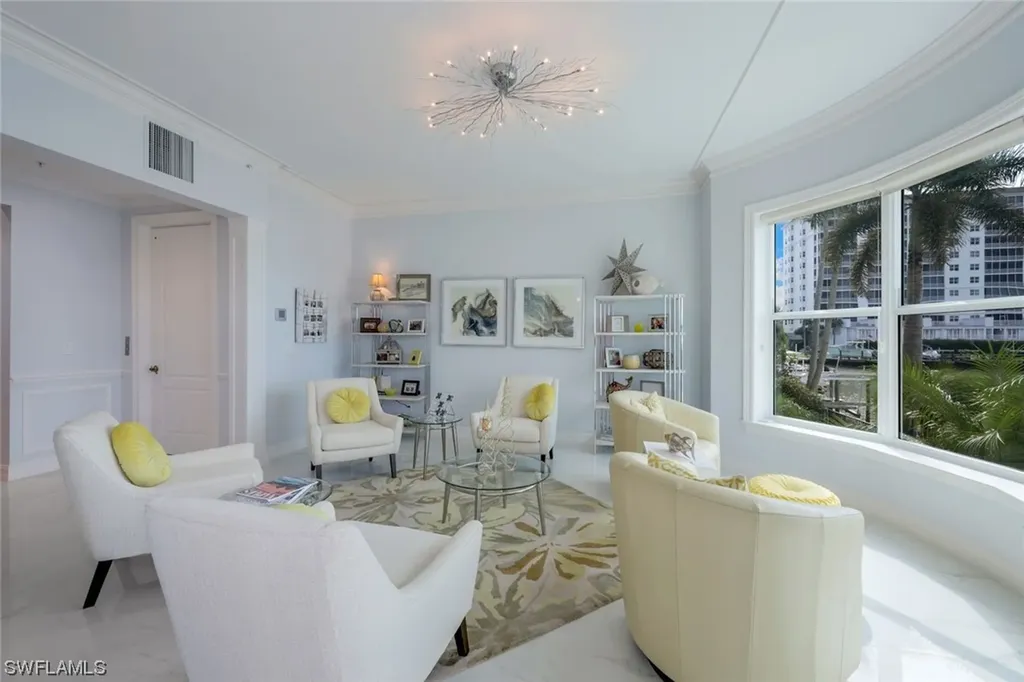 9207 Vanderbilt Drive Naples FL 34108