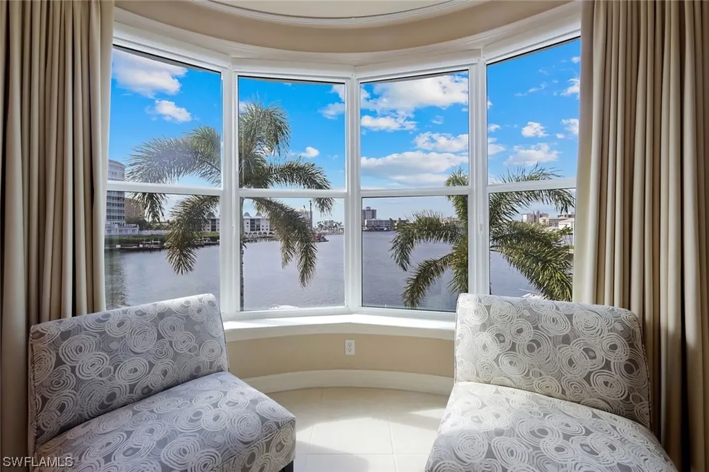 9207 Vanderbilt Drive Naples FL 34108