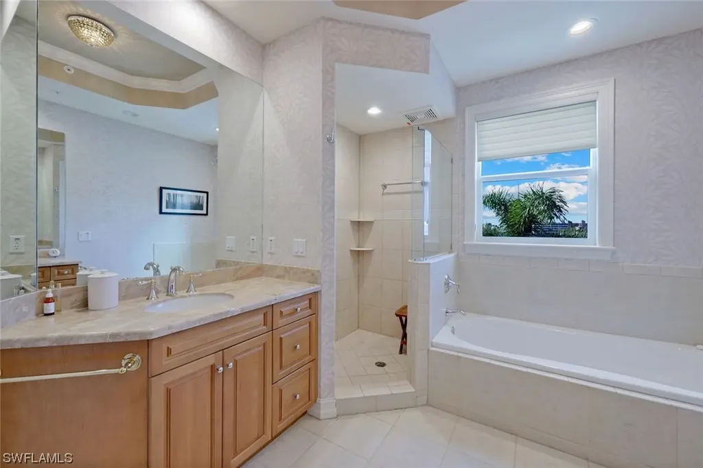 9207 Vanderbilt Drive Naples FL 34108