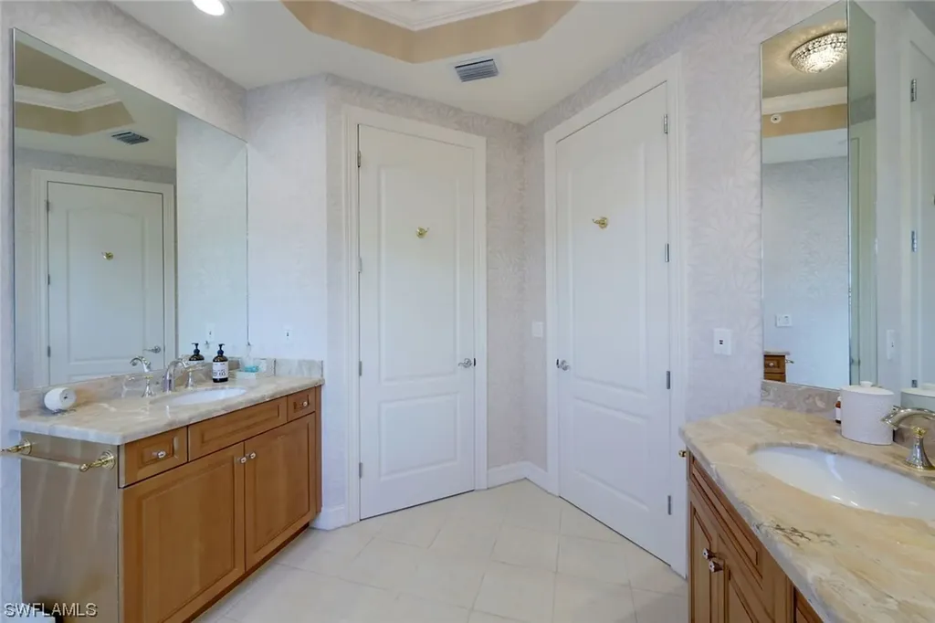 9207 Vanderbilt Drive Naples FL 34108