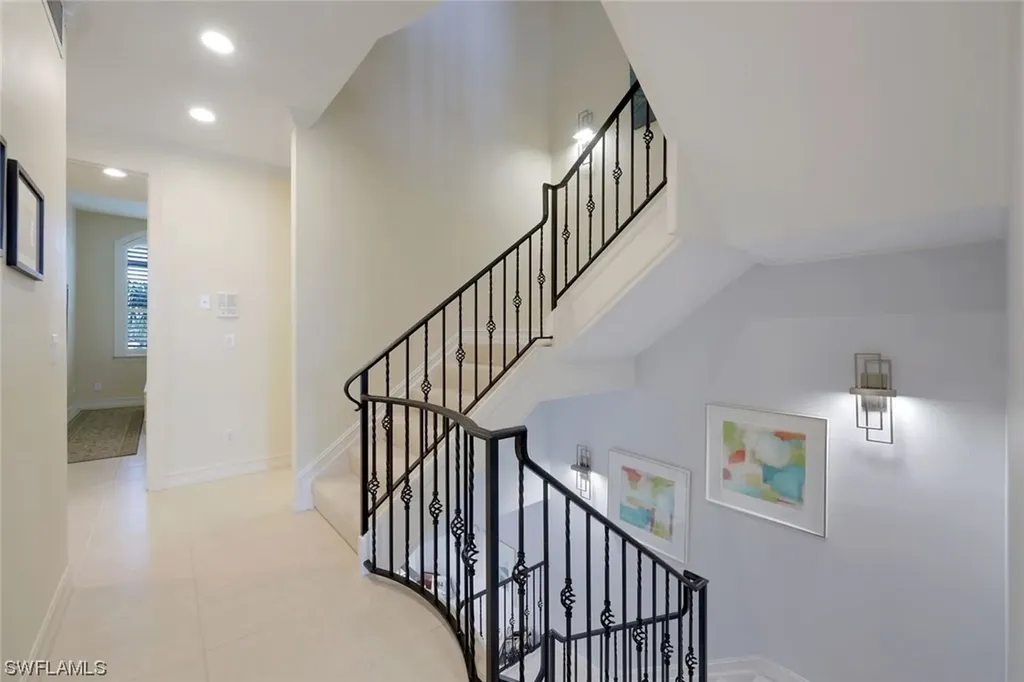 9207 Vanderbilt Drive Naples FL 34108