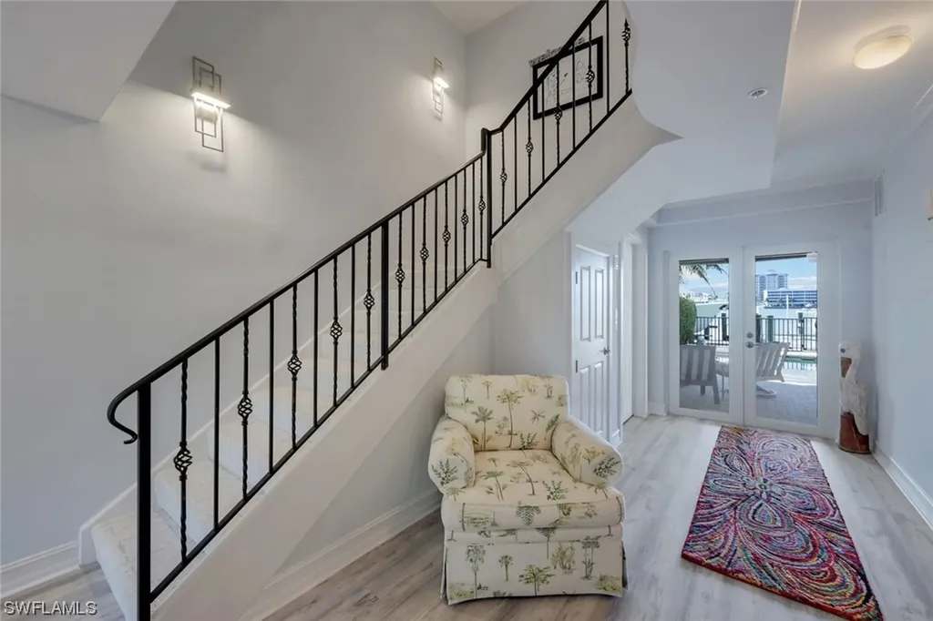 9207 Vanderbilt Drive Naples FL 34108