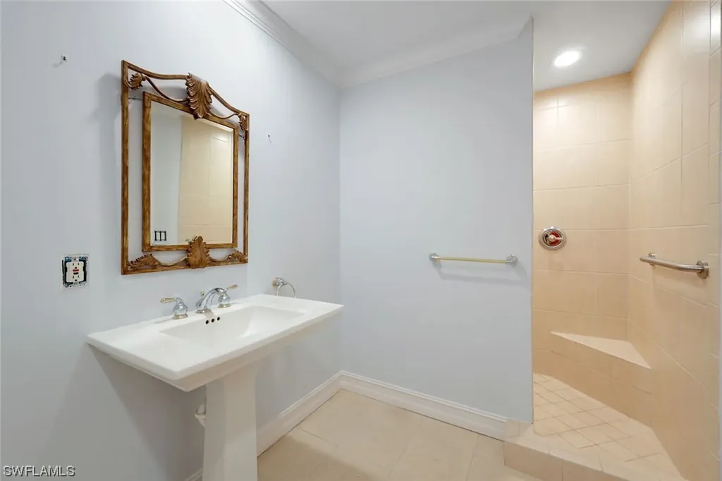 9207 Vanderbilt Drive Naples FL 34108
