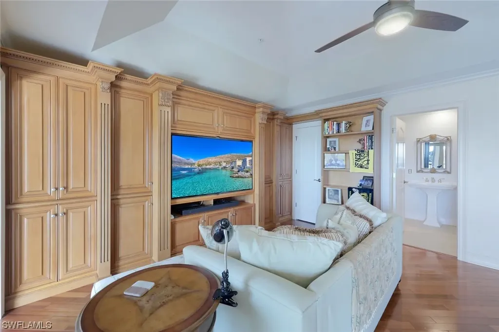 9207 Vanderbilt Drive Naples FL 34108