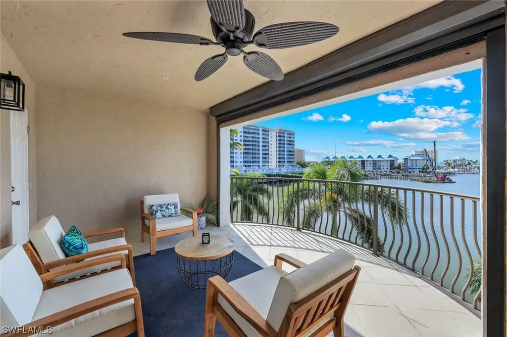 9207 Vanderbilt Drive Naples FL 34108