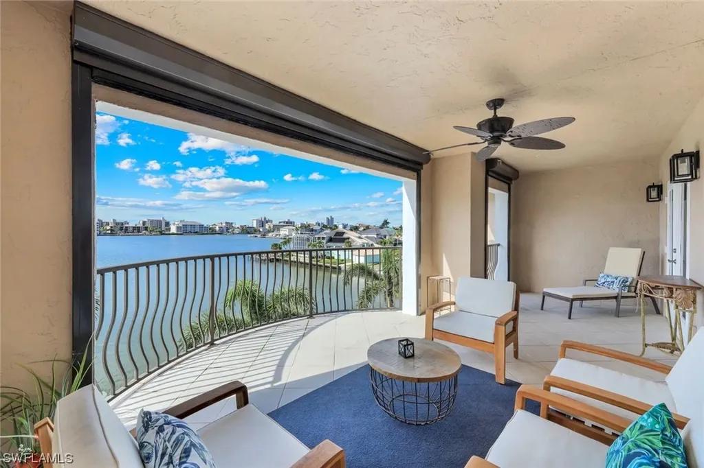 9207 Vanderbilt Drive Naples FL 34108
