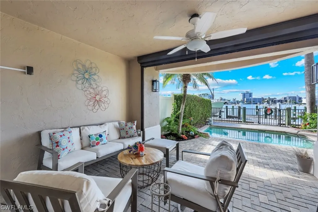 9207 Vanderbilt Drive Naples FL 34108