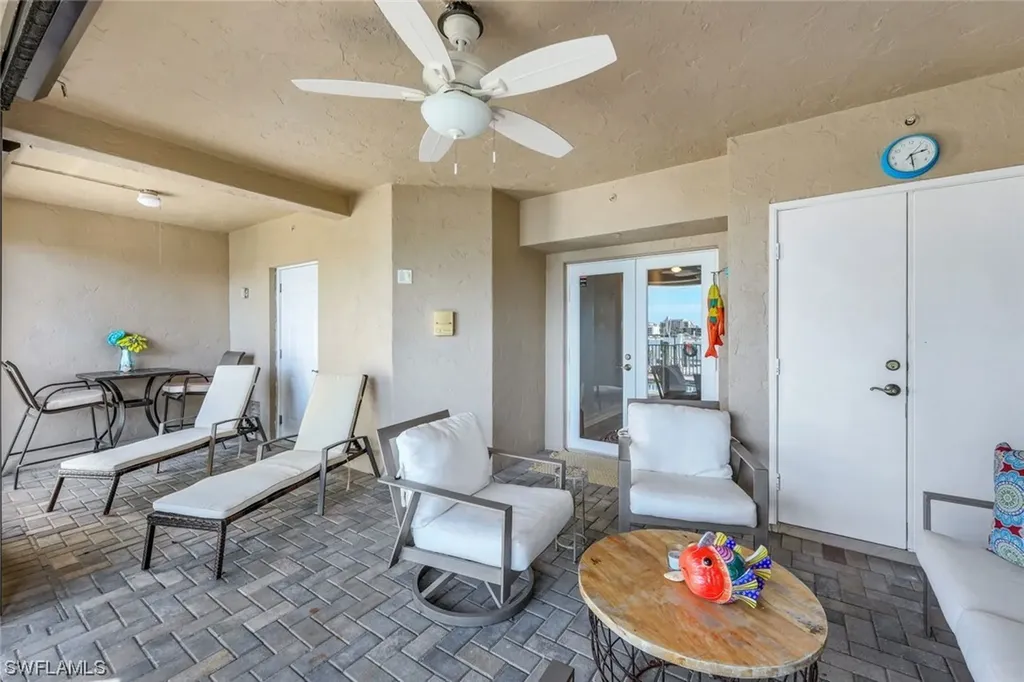 9207 Vanderbilt Drive Naples FL 34108