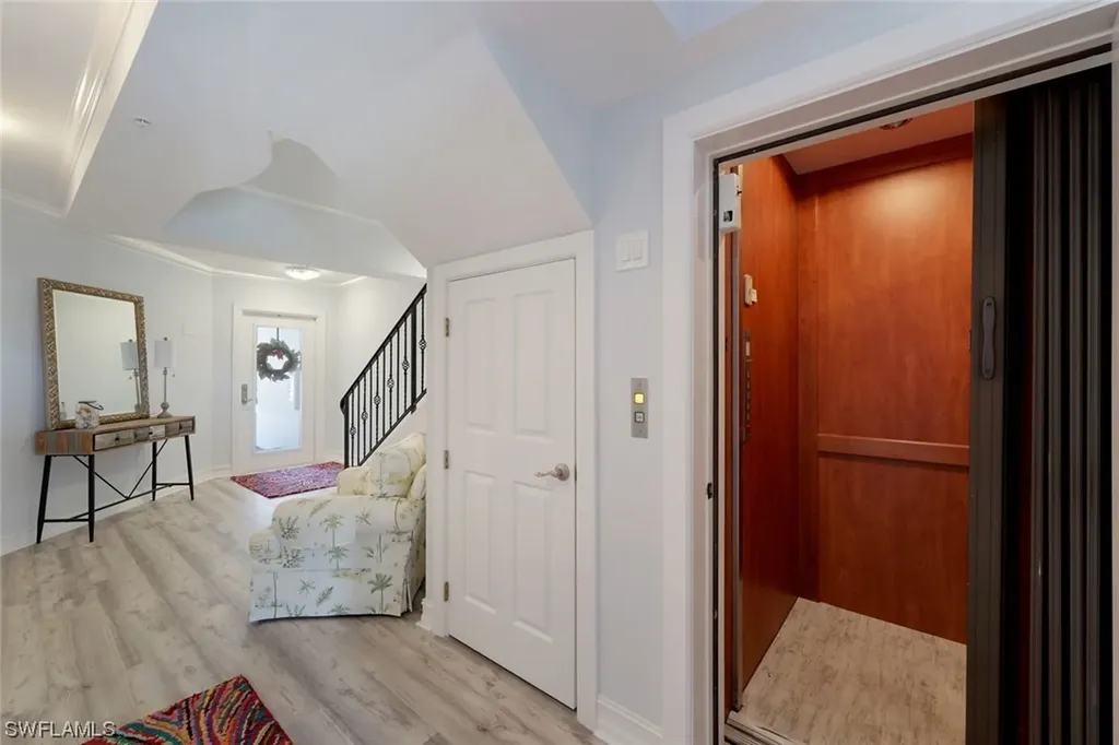 9207 Vanderbilt Drive Naples FL 34108