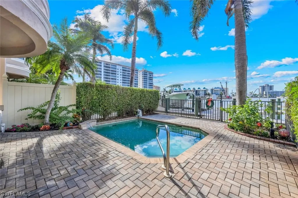 9207 Vanderbilt Drive Naples FL 34108