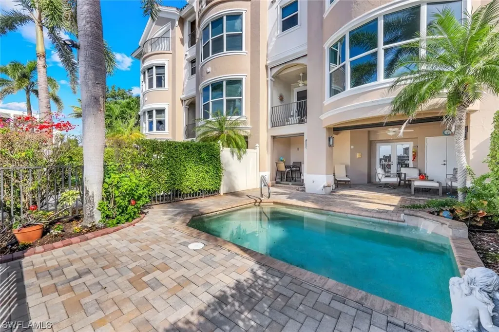 9207 Vanderbilt Drive Naples FL 34108
