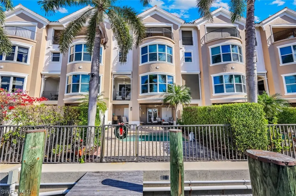 9207 Vanderbilt Drive Naples FL 34108