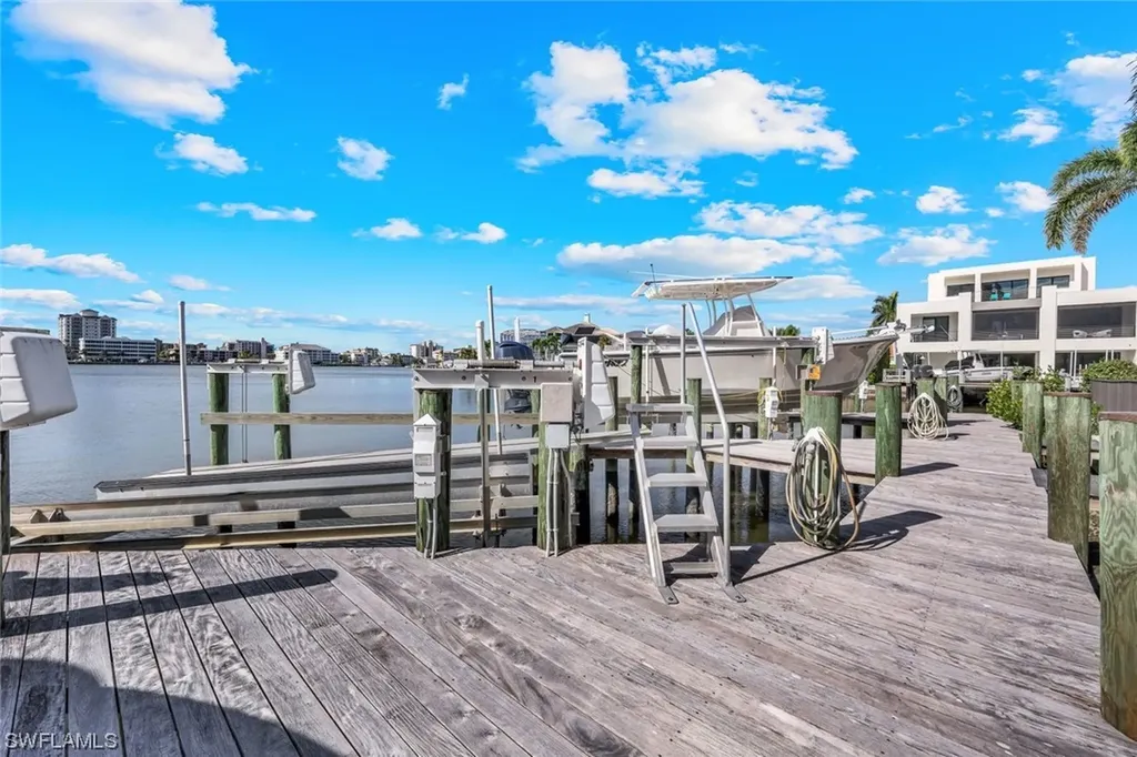 9207 Vanderbilt Drive Naples FL 34108